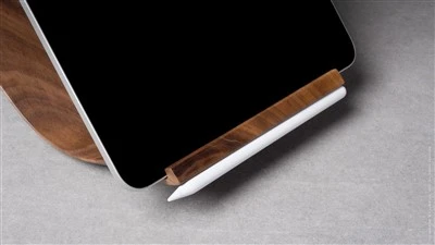 ایستاده iPad با چوب نگهدارنده Apple